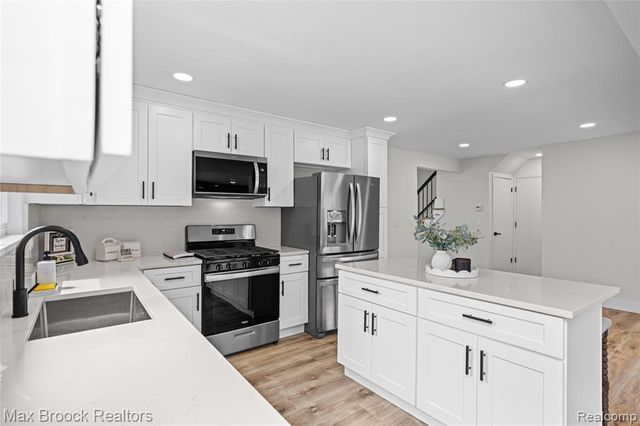 30190 Northgate Drive, Southfield, MI 48076