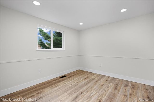 30190 Northgate Drive, Southfield, MI 48076