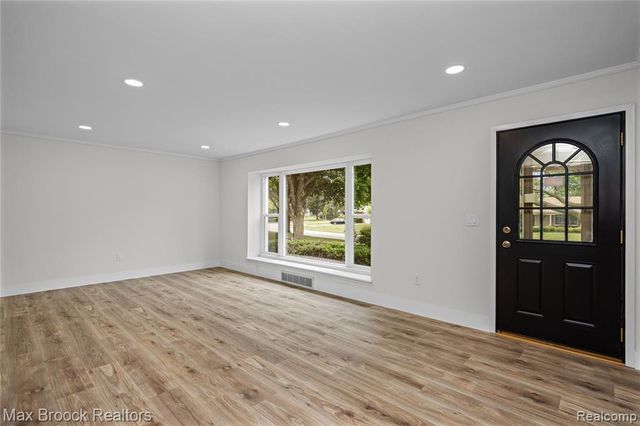 30190 Northgate Drive, Southfield, MI 48076