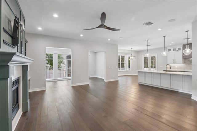5105 W NEPTUNE WAY, Tampa, FL 33609
