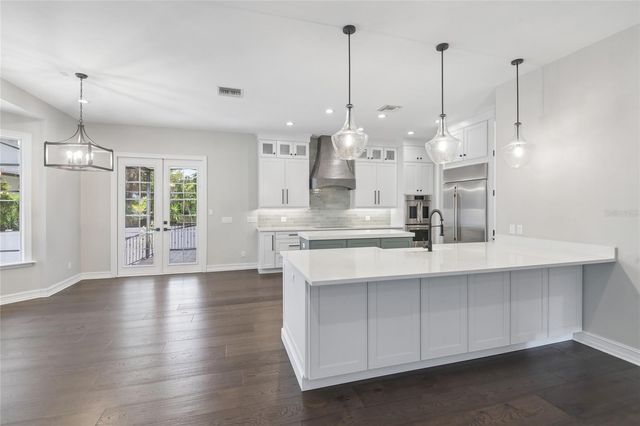 5105 W NEPTUNE WAY, Tampa, FL 33609