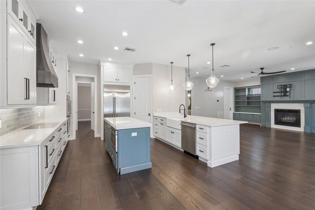 5105 W NEPTUNE WAY, Tampa, FL 33609