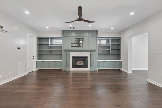 5105 W NEPTUNE WAY, Tampa, FL 33609