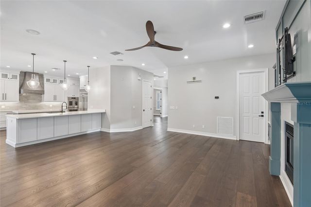 5105 W NEPTUNE WAY, Tampa, FL 33609
