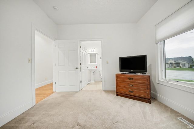 5003 Stern Line Court, South Bend, IN 46628