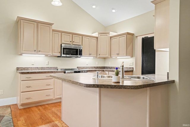 5003 Stern Line Court, South Bend, IN 46628