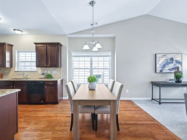 2438 Arden Village Dr, Columbia, TN 38401