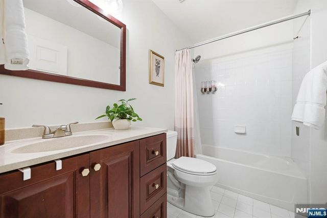 204 Swathmore Drive 2005, Nutley, NJ 07110
