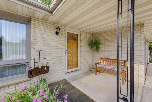 1606 N Pine STREET, Grafton, WI 53024