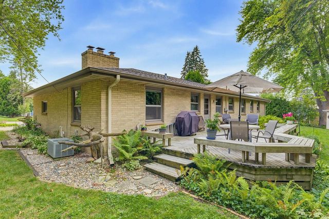 1606 N Pine STREET, Grafton, WI 53024