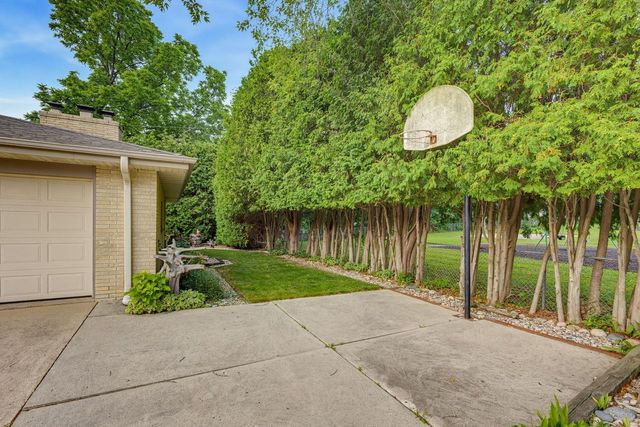 1606 N Pine STREET, Grafton, WI 53024