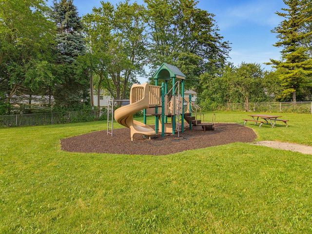 1606 N Pine STREET, Grafton, WI 53024