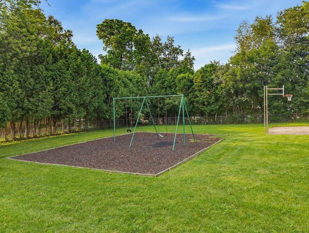 1606 N Pine STREET, Grafton, WI 53024