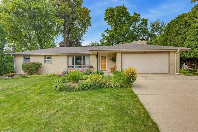 1606 N Pine STREET, Grafton, WI 53024