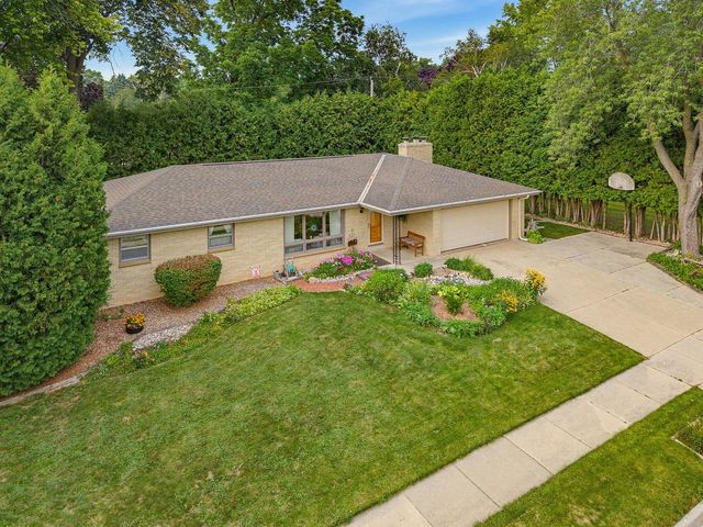 1606 N Pine STREET, Grafton, WI 53024