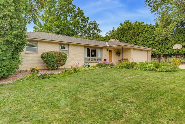 1606 N Pine STREET, Grafton, WI 53024