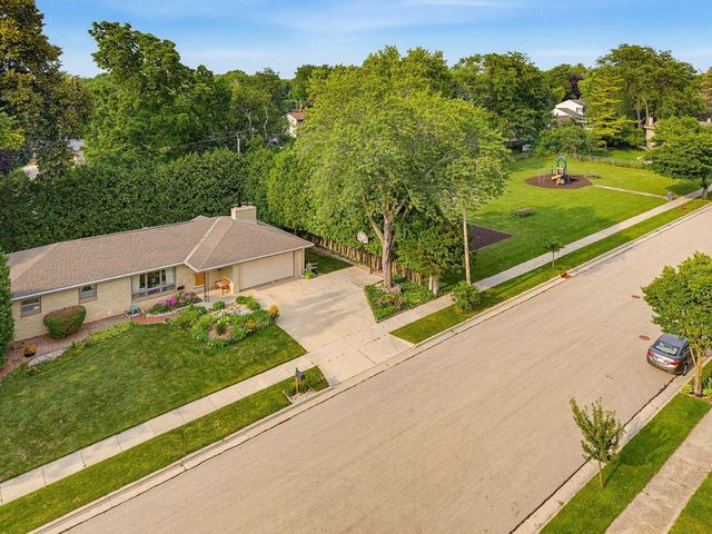 1606 N Pine STREET, Grafton, WI 53024