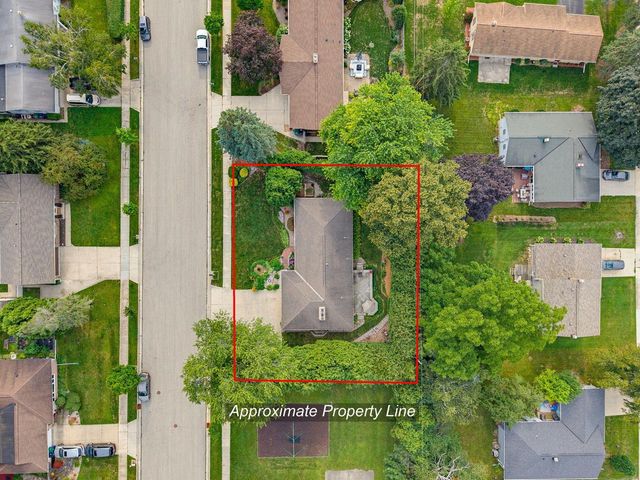 1606 N Pine STREET, Grafton, WI 53024
