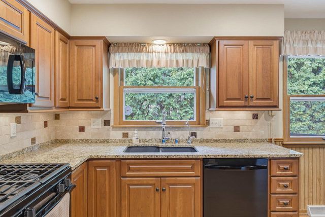1606 N Pine STREET, Grafton, WI 53024