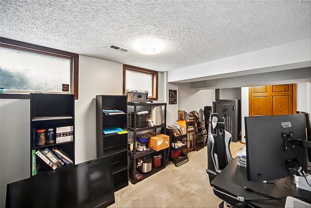 3620 E 40th Street, Des Moines, IA 50317