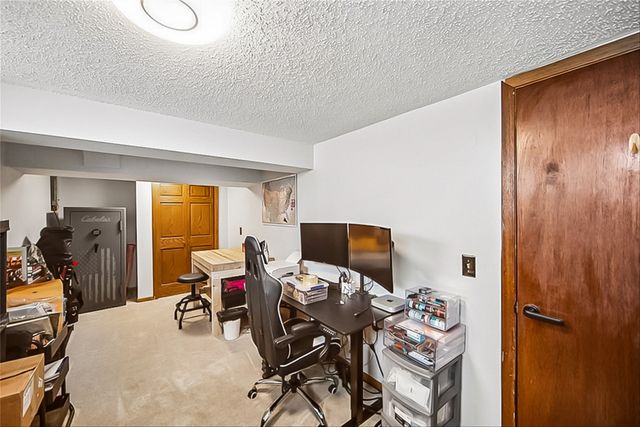 3620 E 40th Street, Des Moines, IA 50317