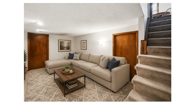 3620 E 40th Street, Des Moines, IA 50317