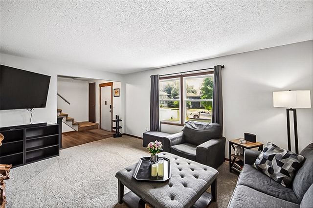 3620 E 40th Street, Des Moines, IA 50317
