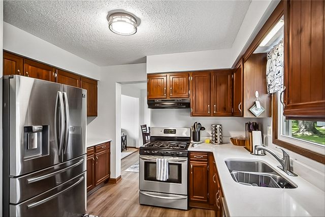3620 E 40th Street, Des Moines, IA 50317
