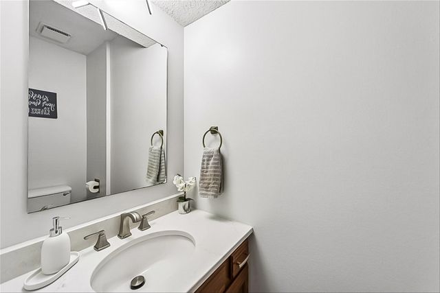 3620 E 40th Street, Des Moines, IA 50317