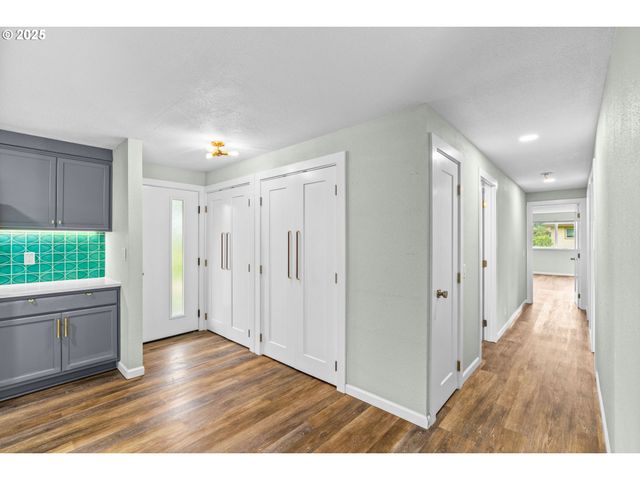 27862 GREEN OAKS Dr, Eugene, OR 97402