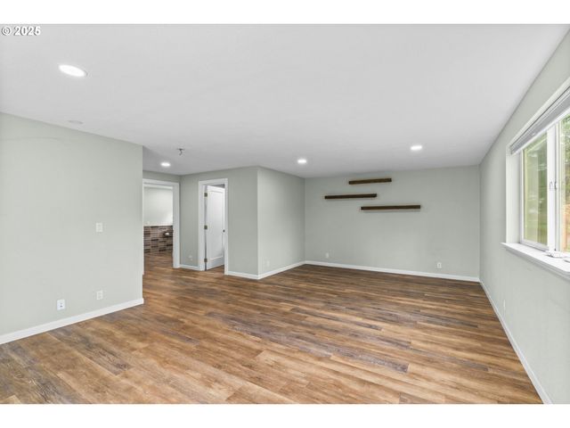 27862 GREEN OAKS Dr, Eugene, OR 97402