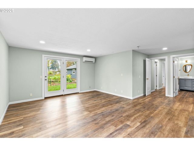 27862 GREEN OAKS Dr, Eugene, OR 97402