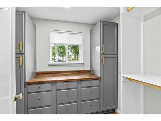 27862 GREEN OAKS Dr, Eugene, OR 97402