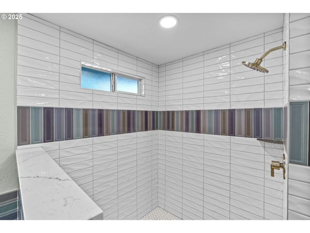 27862 GREEN OAKS Dr, Eugene, OR 97402