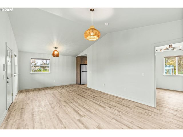 27862 GREEN OAKS Dr, Eugene, OR 97402