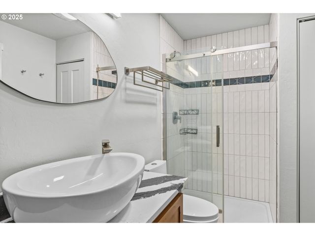 27862 GREEN OAKS Dr, Eugene, OR 97402