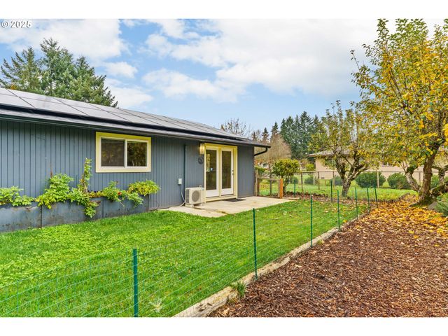 27862 GREEN OAKS Dr, Eugene, OR 97402