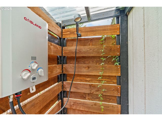 27862 GREEN OAKS Dr, Eugene, OR 97402