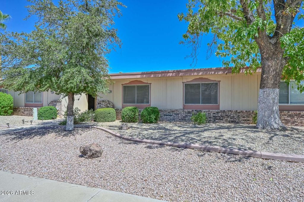 10888 W EMERALD Drive, Sun City, AZ 85351 — exterior
