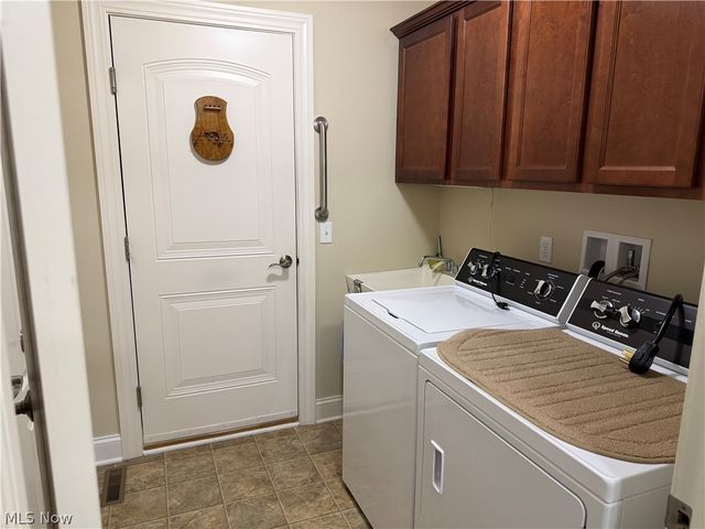 484 Water Pointe Lane, Brunswick, OH 44212