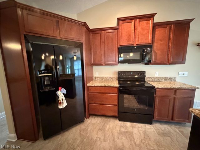 484 Water Pointe Lane, Brunswick, OH 44212
