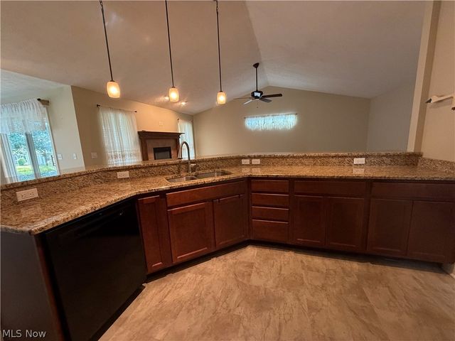484 Water Pointe Lane, Brunswick, OH 44212
