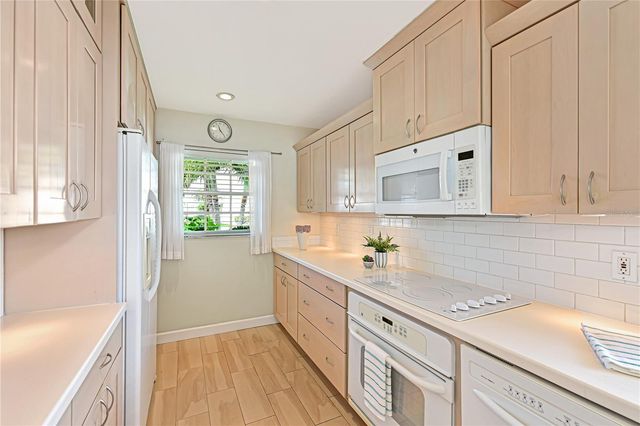 4405 MOUNT VERNON DRIVE, Bradenton, FL 34210