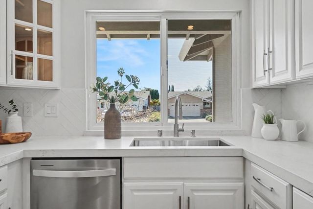 1035 Rockrose Avenue, Sunnyvale, CA 94086