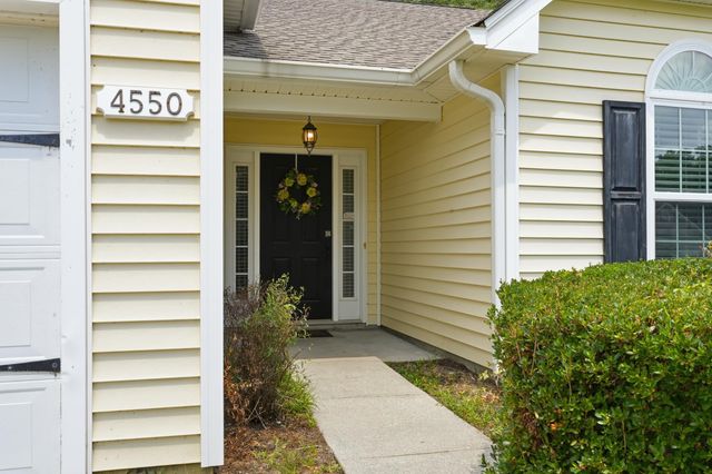 4550 Fringetree Dr., Murrells Inlet, SC 29576