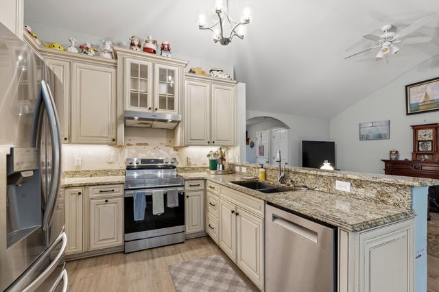 4550 Fringetree Dr., Murrells Inlet, SC 29576