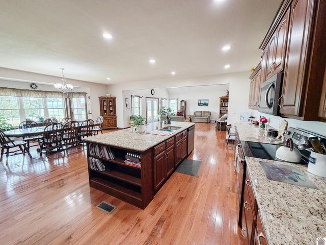 976 Buggs Branch Rd, Marion, KY 42064