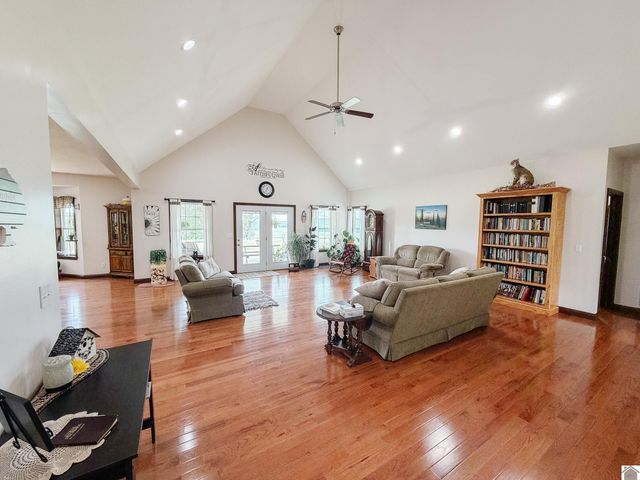 976 Buggs Branch Rd, Marion, KY 42064