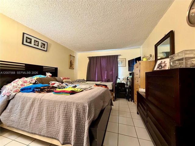 5201 NW 7th Street 104, Miami, FL 33126