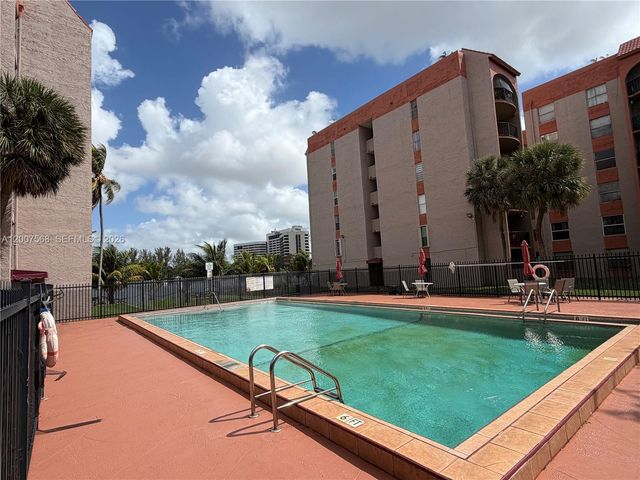 5201 NW 7th Street 104, Miami, FL 33126